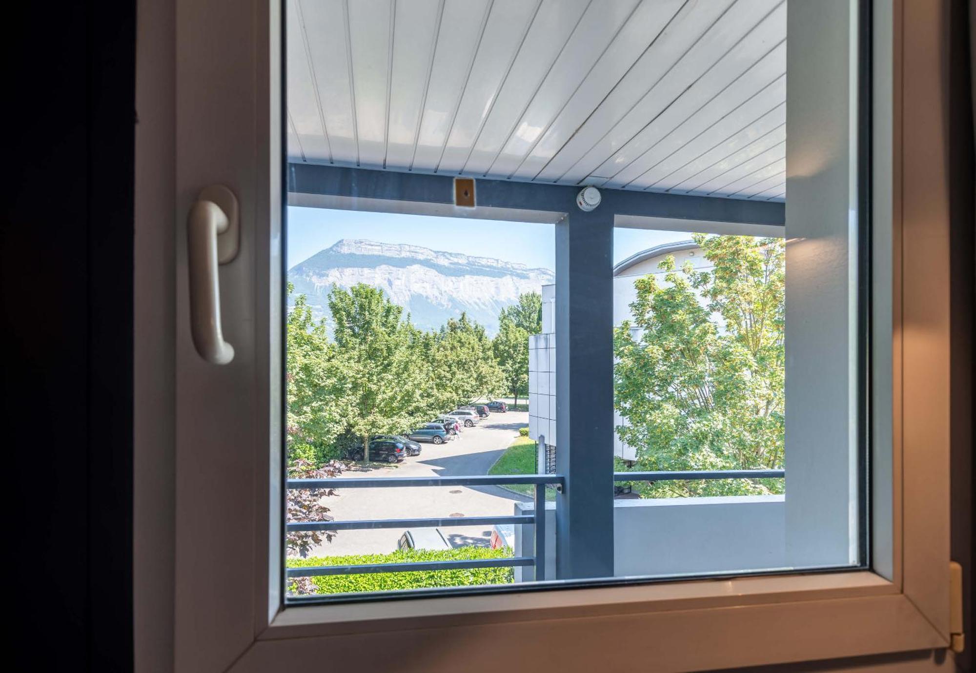 B&B Hotel Grenoble Universite 1 Gieres Bagian luar foto