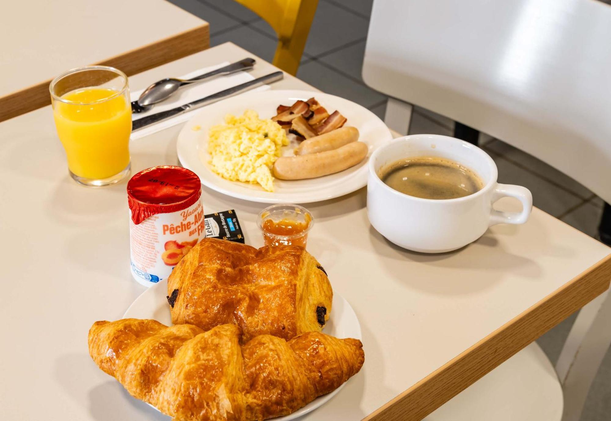 B&B Hotel Grenoble Universite 1 Gieres Bagian luar foto
