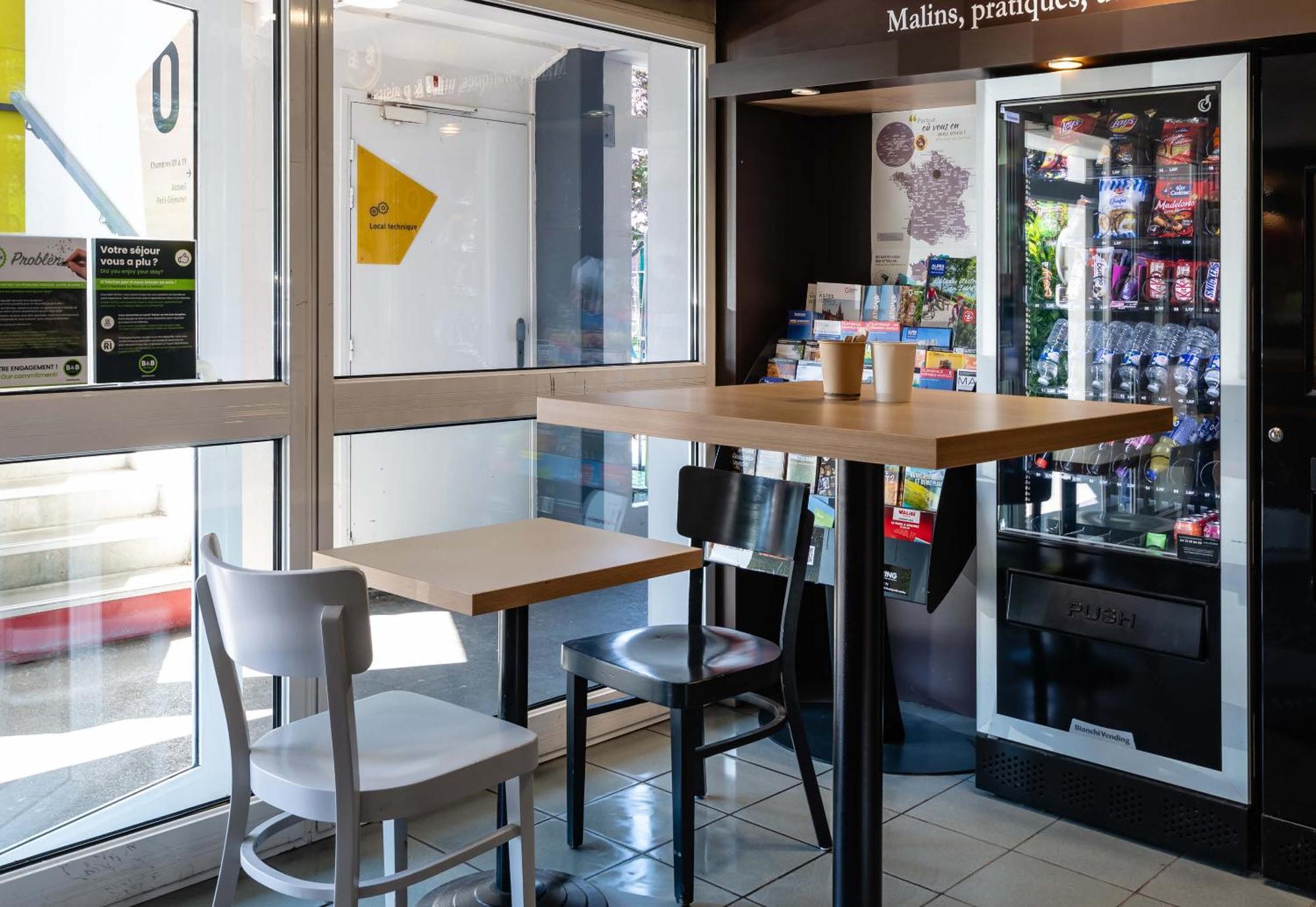 B&B Hotel Grenoble Universite 1 Gieres Bagian luar foto