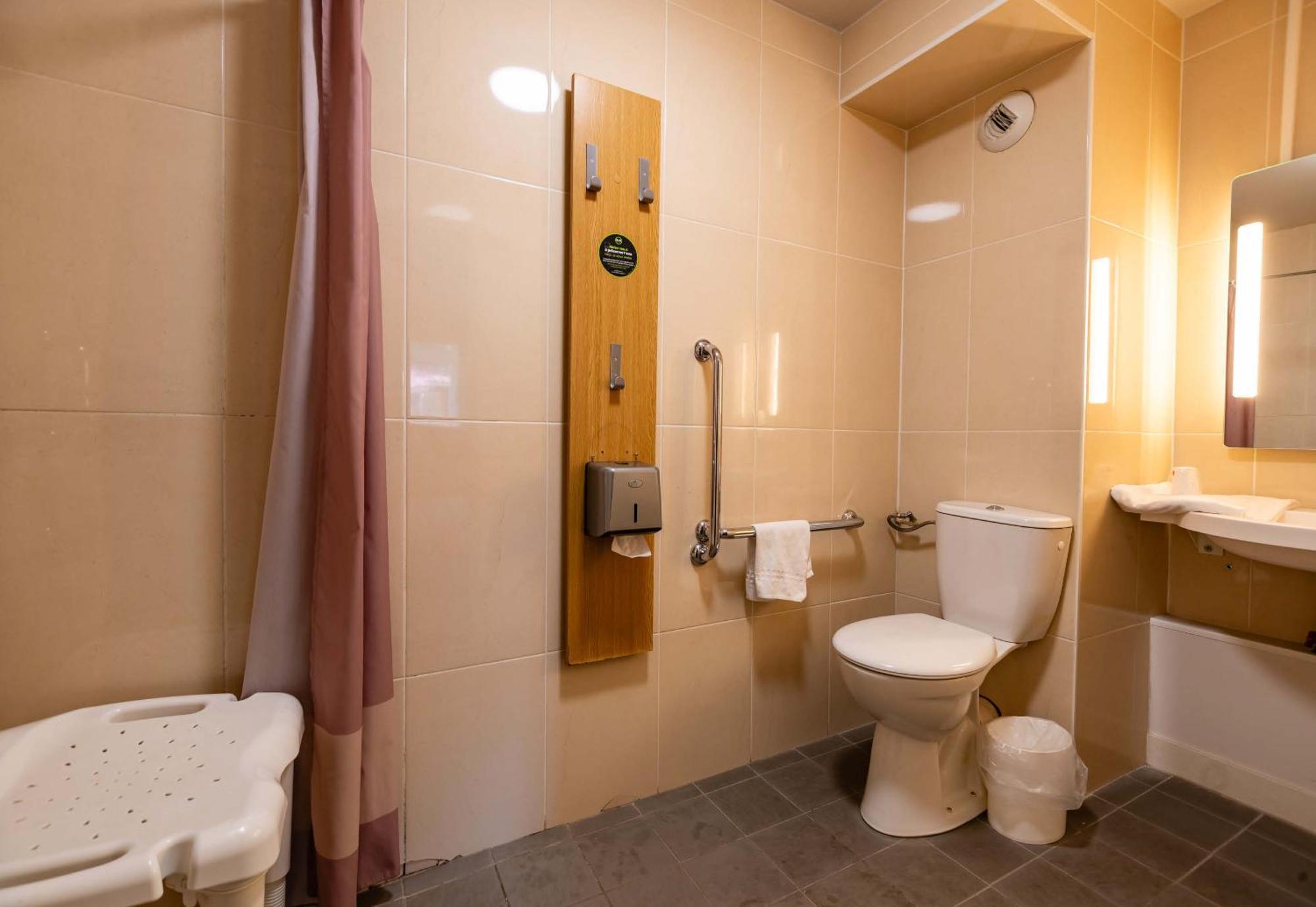 B&B Hotel Grenoble Universite 1 Gieres Bagian luar foto