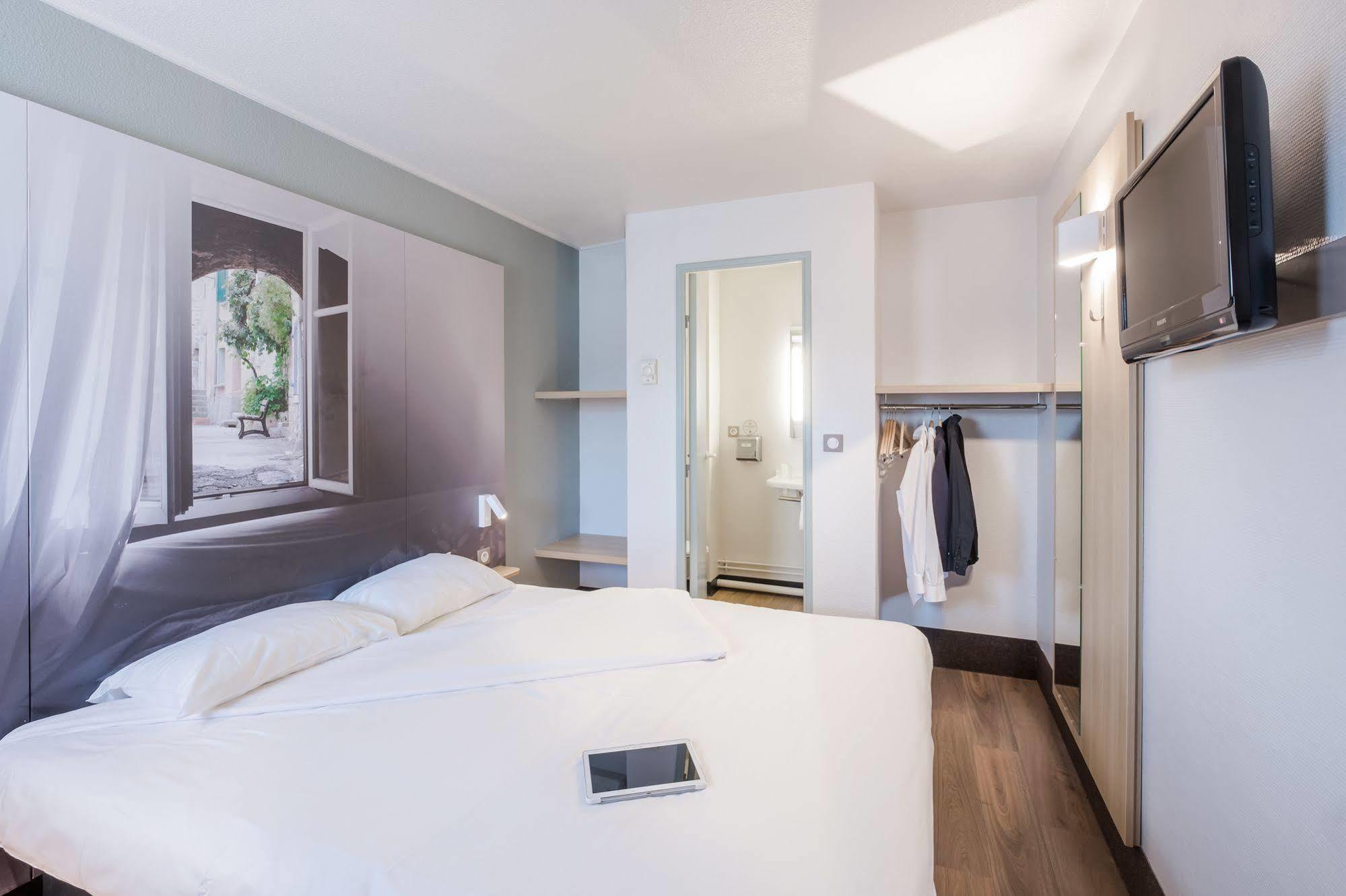 B&B Hotel Grenoble Universite 1 Gieres Bagian luar foto
