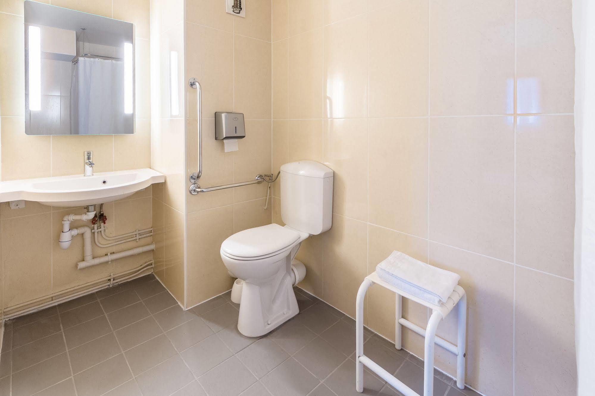 B&B Hotel Grenoble Universite 1 Gieres Bagian luar foto