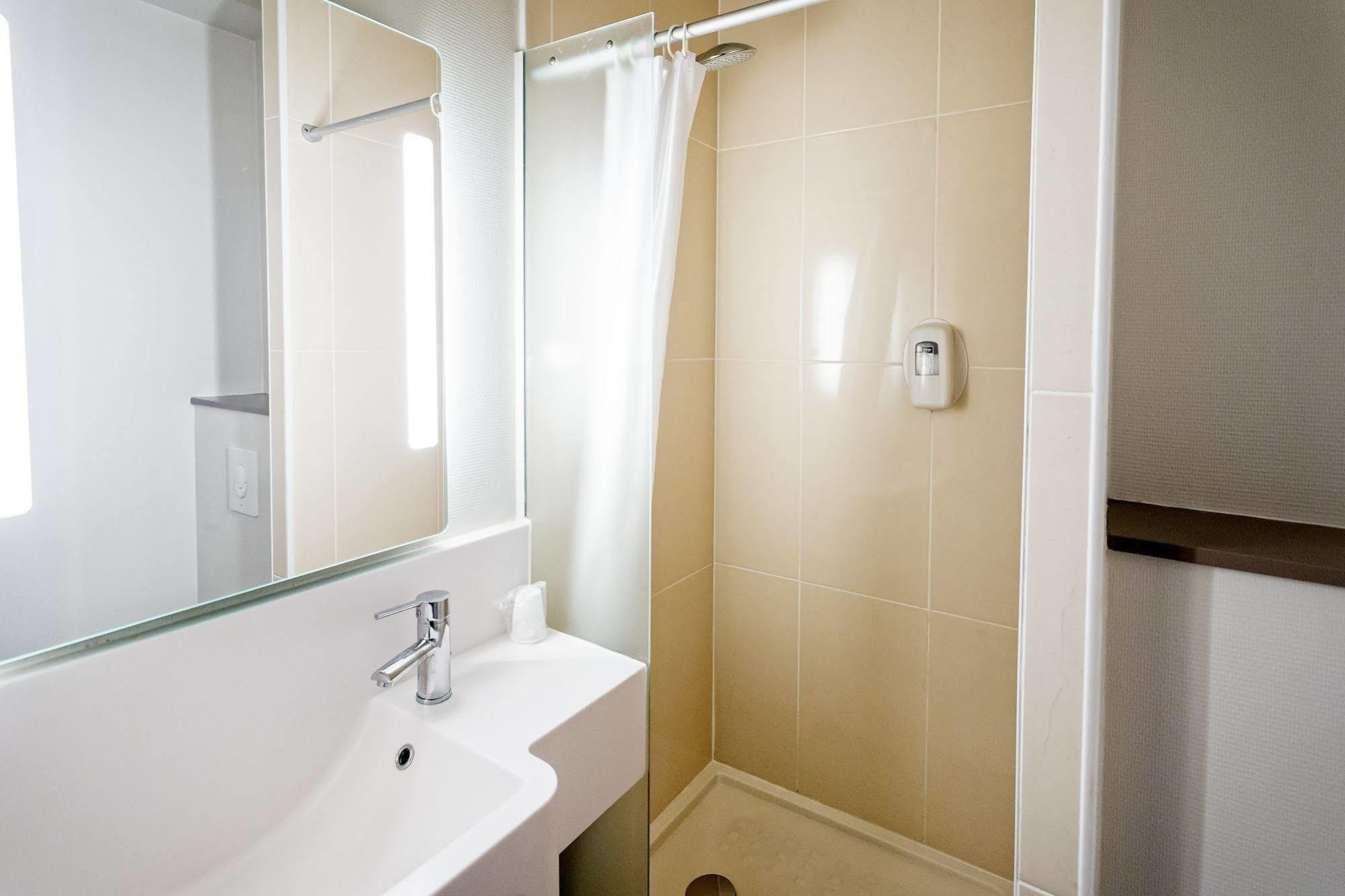 B&B Hotel Grenoble Universite 1 Gieres Bagian luar foto