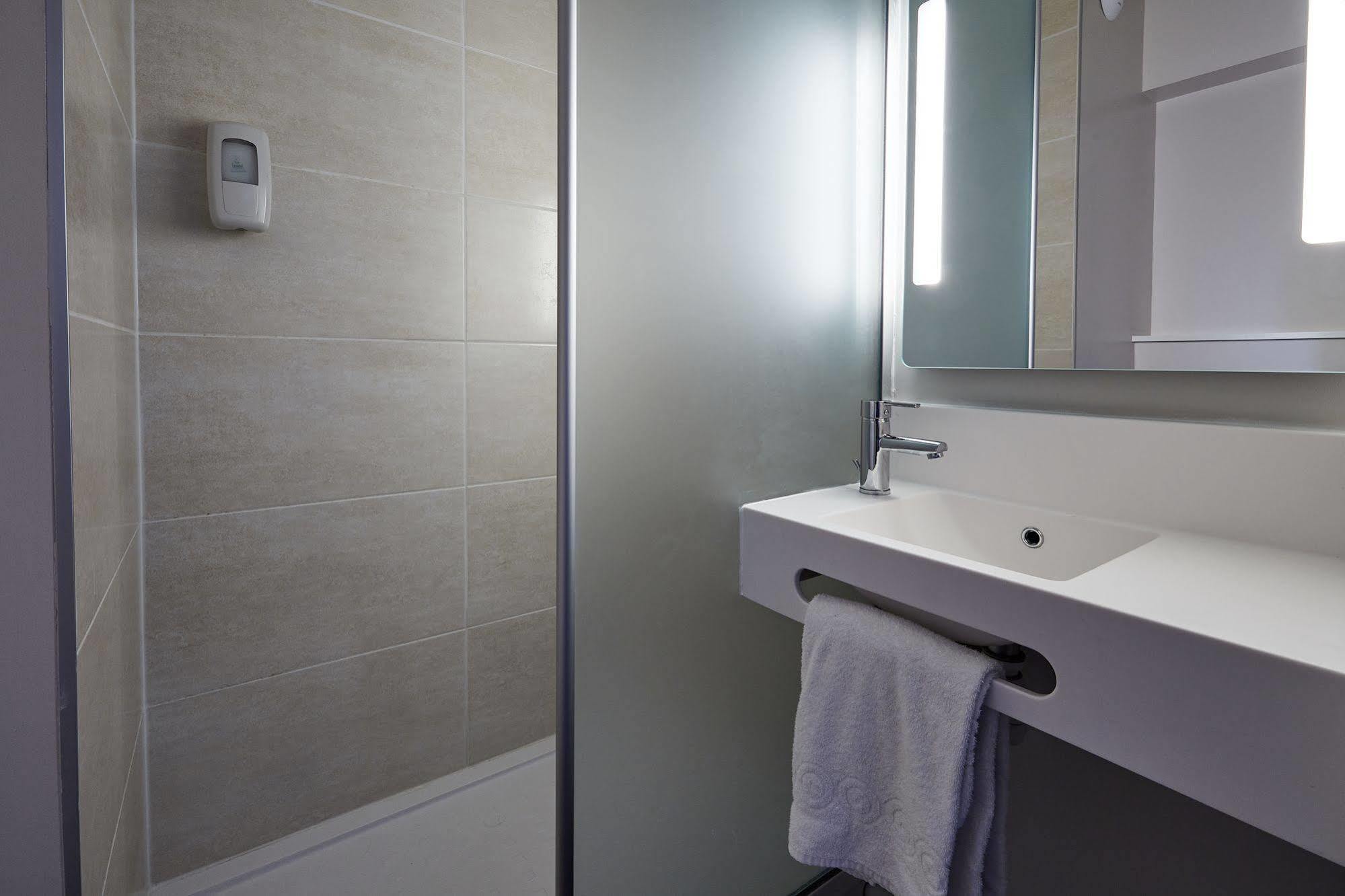 B&B Hotel Grenoble Universite 1 Gieres Bagian luar foto