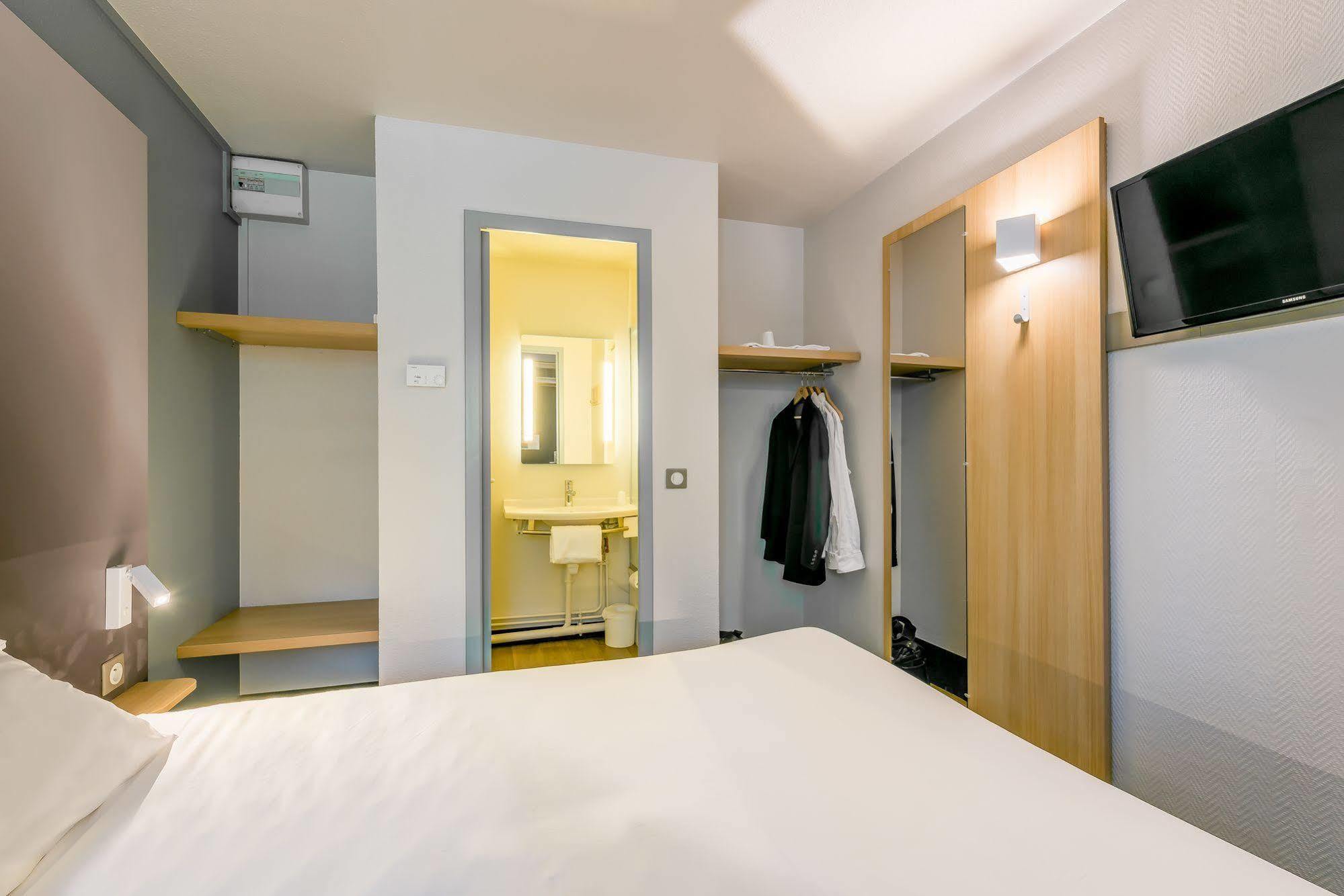 B&B Hotel Grenoble Universite 1 Gieres Bagian luar foto