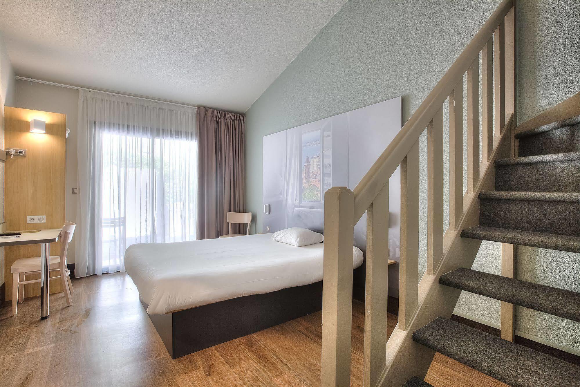 B&B Hotel Grenoble Universite 1 Gieres Bagian luar foto