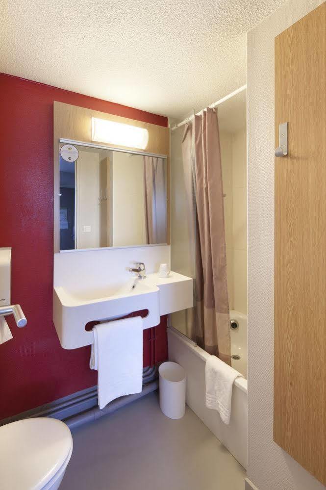 B&B Hotel Grenoble Universite 1 Gieres Bagian luar foto